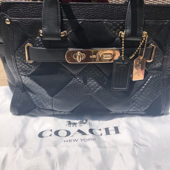 Coach Swagger - Picture 3 of 7